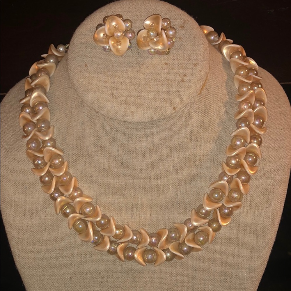 Faux pearl vintage necklace,matching clip earrings